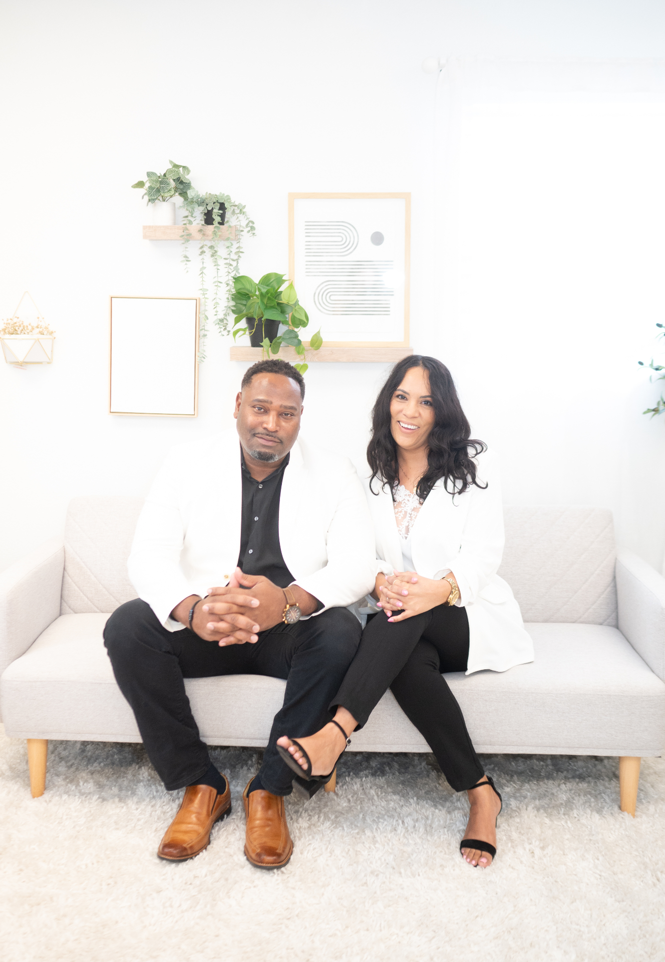 Jevon and Cindy Williams seated together, Wesley Chapel real estate advisors.
